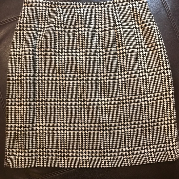 Laura Scott Dresses & Skirts - Black and white mini skirt